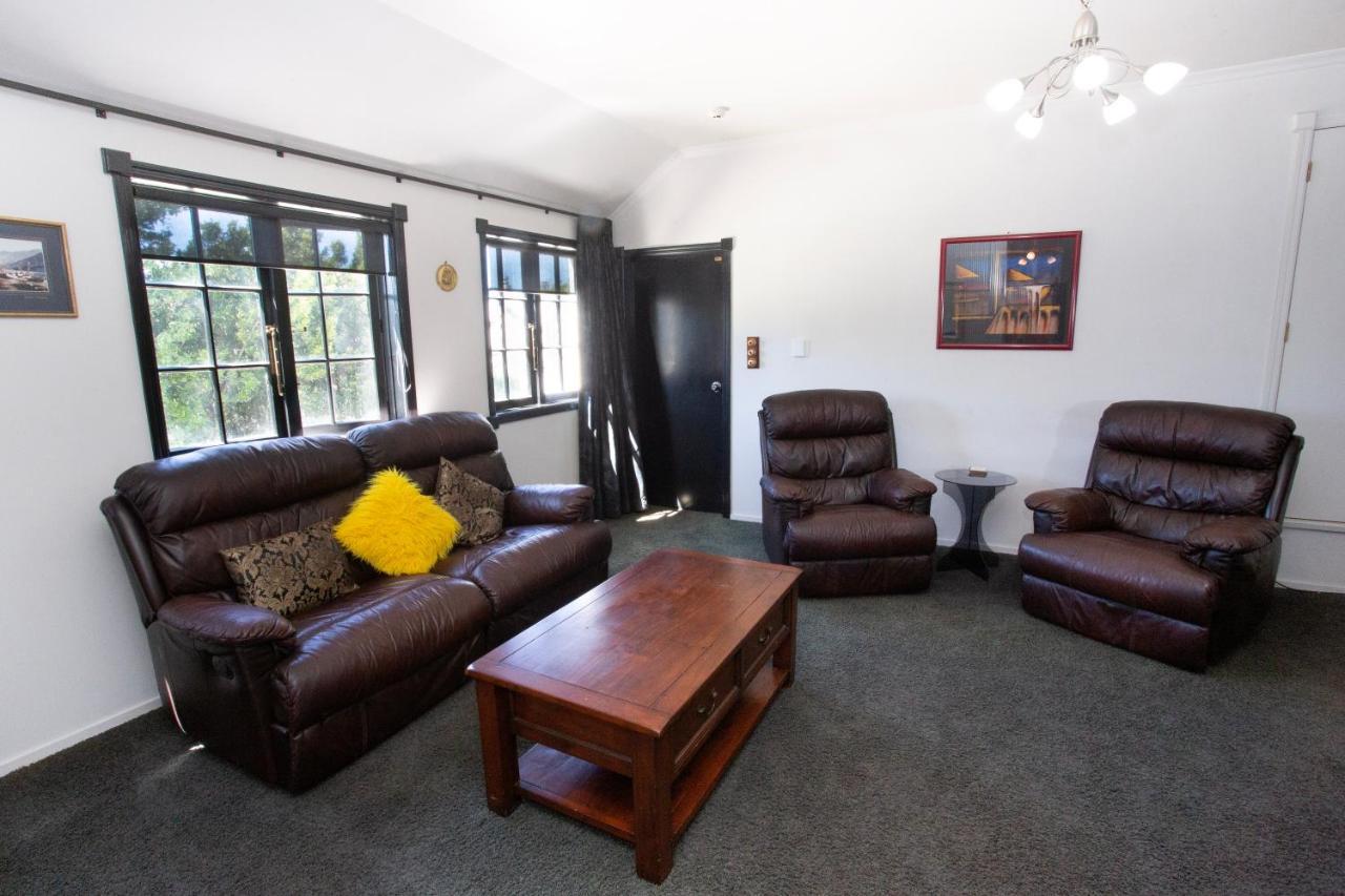 Cork And Keg Motel Renwick Ngoại thất bức ảnh